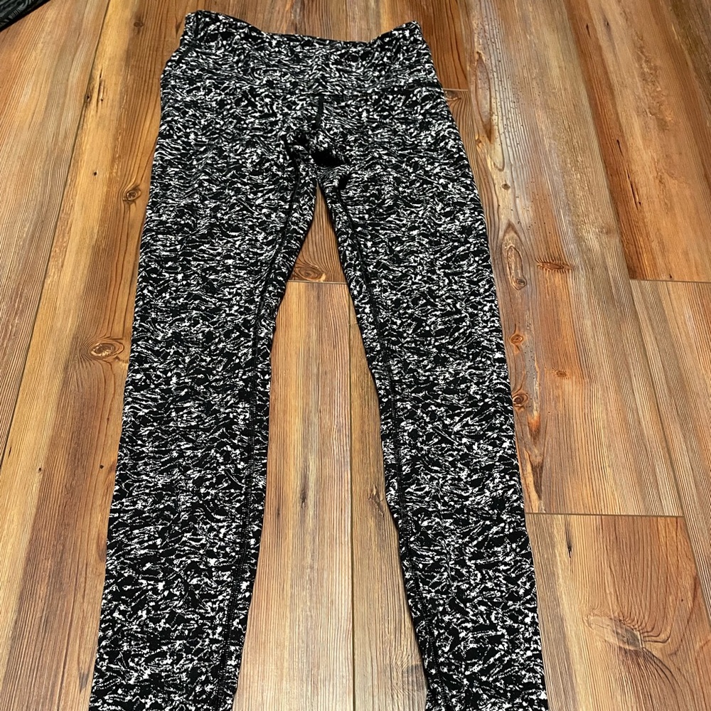 Black and White Lululemon Leggings